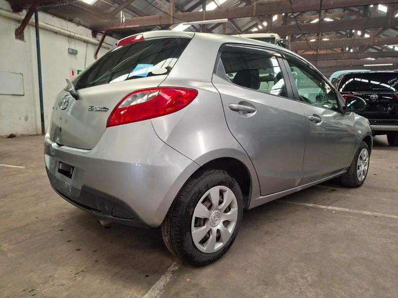  30328  MAZDA DEMIO  2010  