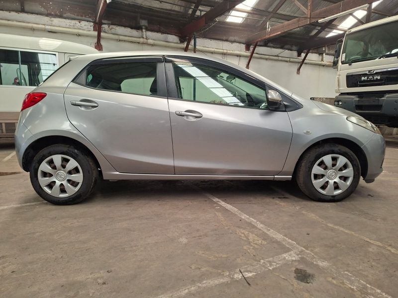  30328  MAZDA DEMIO  2010  