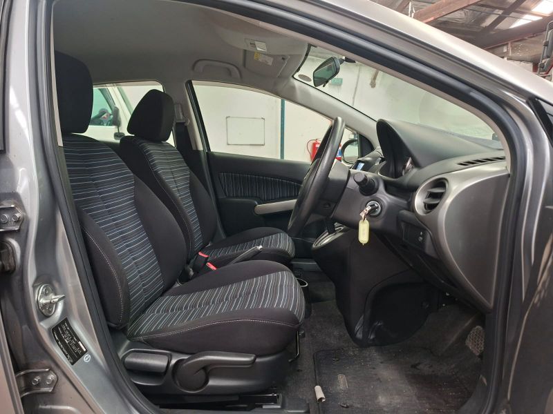  30328  MAZDA DEMIO  2010  