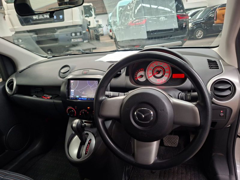  30328  MAZDA DEMIO  2010  
