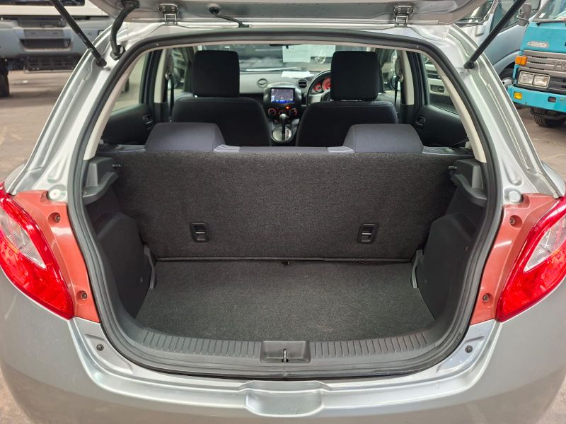  30328  MAZDA DEMIO  2010  