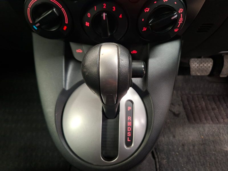  30328  MAZDA DEMIO  2010  