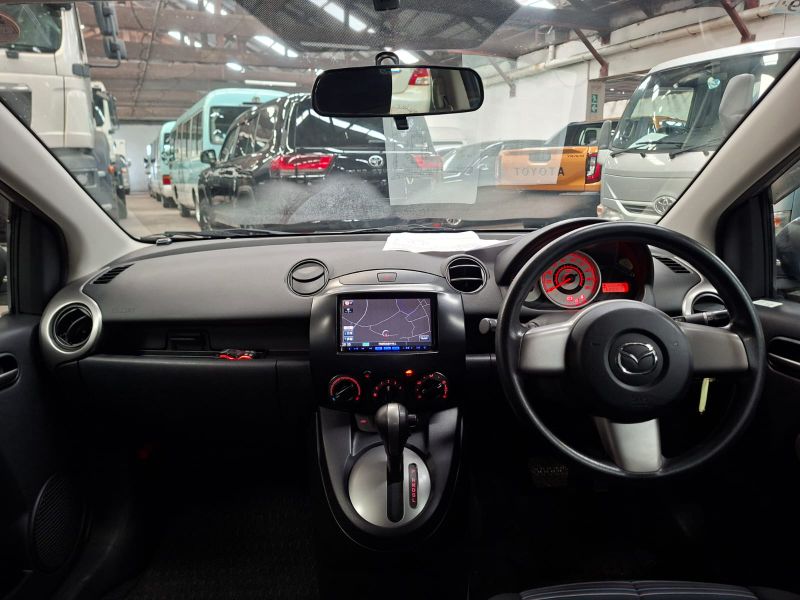  30328  MAZDA DEMIO  2010  