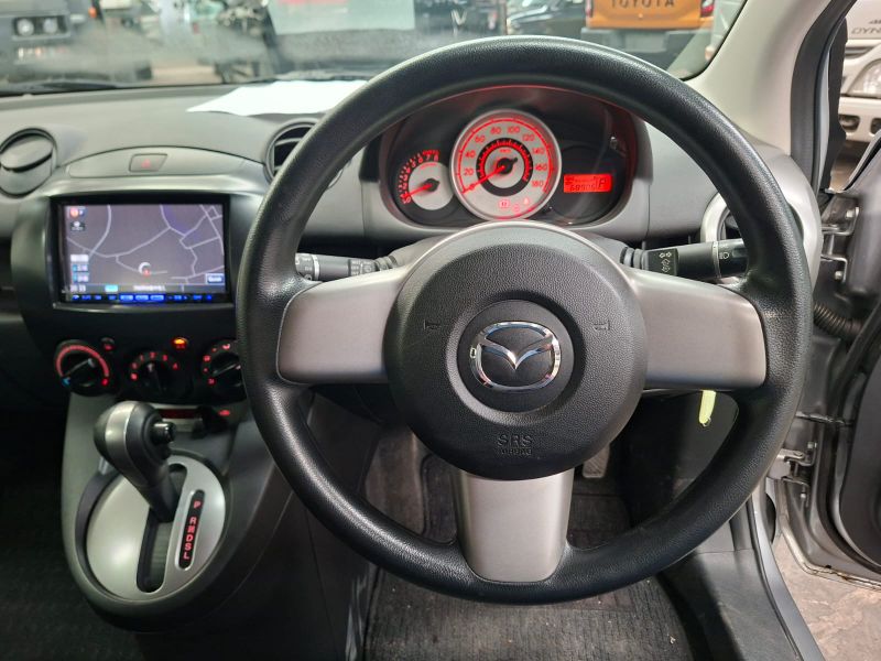  30328  MAZDA DEMIO  2010  