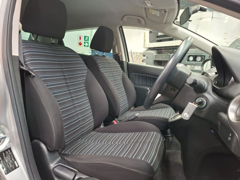  30331  MAZDA DEMIO  2011  