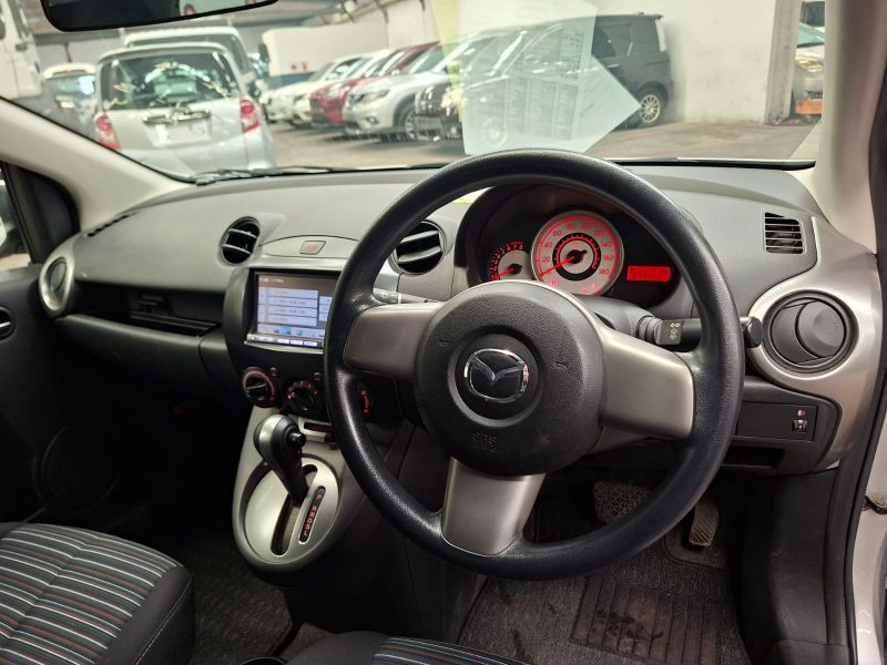  30331  MAZDA DEMIO  2011  