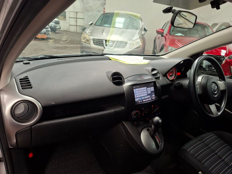  30331  MAZDA DEMIO  2011  