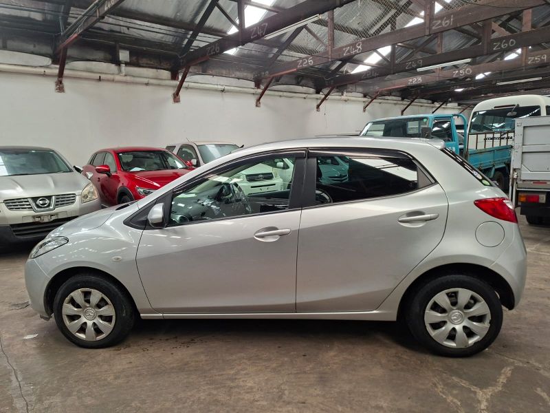  30331  MAZDA DEMIO  2011  