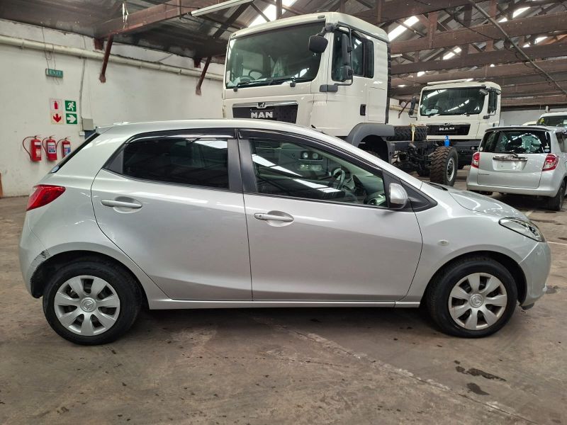  30331  MAZDA DEMIO  2011  