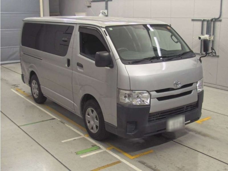  30333  TOYOTA REGIUS  2017 
