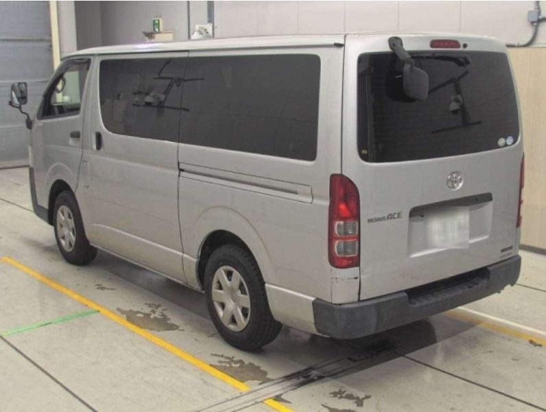  30333  TOYOTA REGIUS  2017  