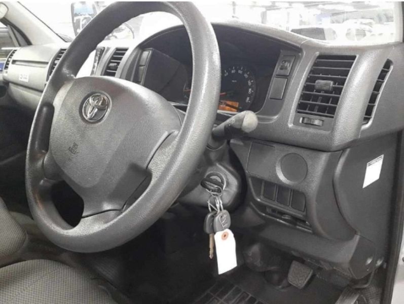  30333  TOYOTA REGIUS  2017  