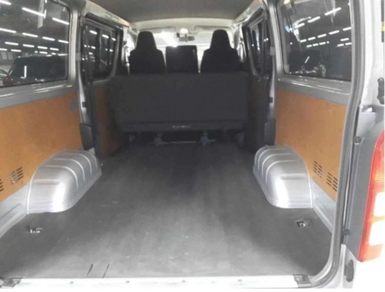  30333  TOYOTA REGIUS  2017  