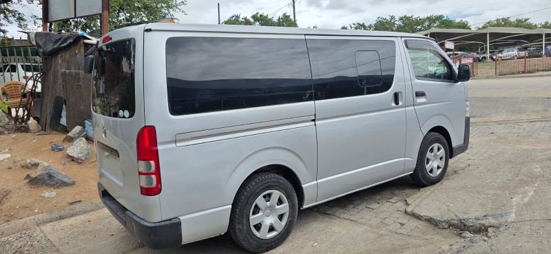  30333  TOYOTA REGIUS  2017  