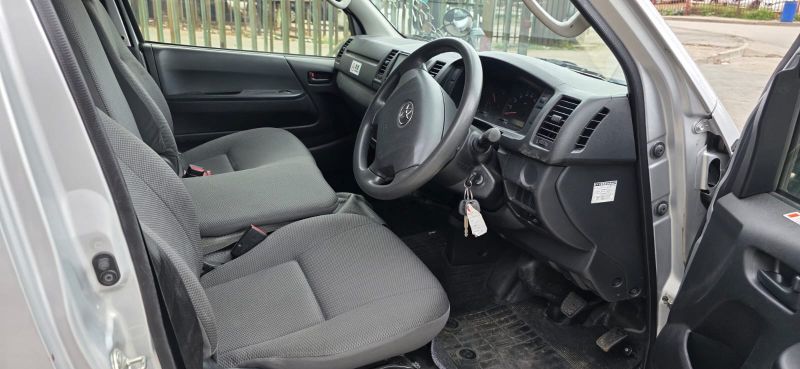  30333  TOYOTA REGIUS  2017  