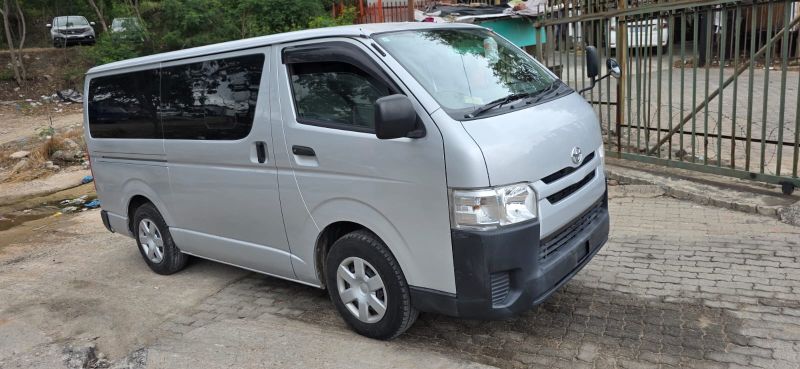  30333  TOYOTA REGIUS  2017  