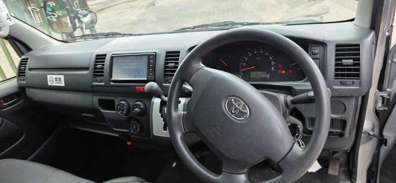  30333  TOYOTA REGIUS  2017  