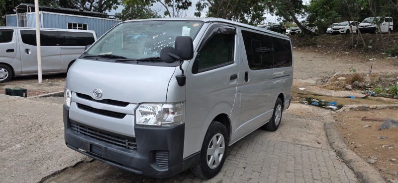  30333  TOYOTA REGIUS  2017 