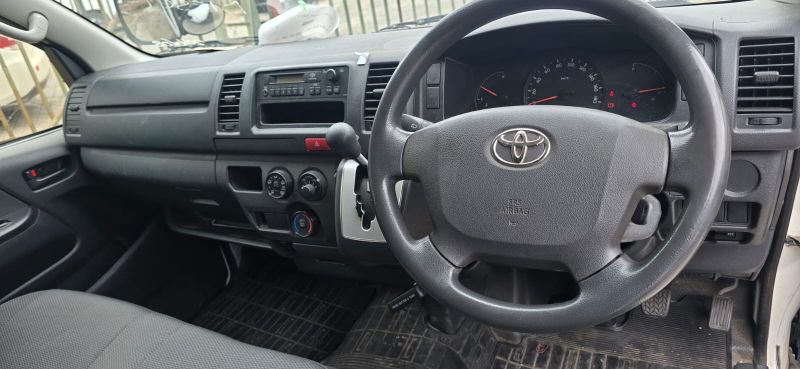  30337  TOYOTA HIACE  2016  