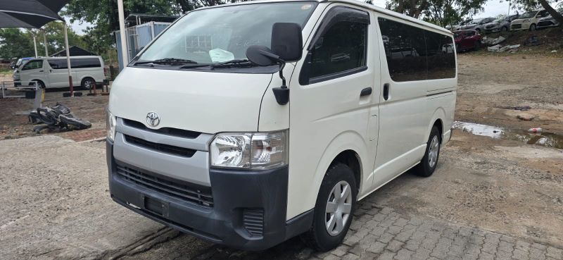  30337  TOYOTA HIACE  2016 