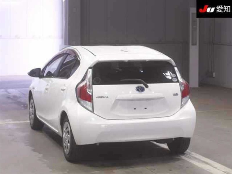  30343  TOYOTA AQUA  2016  