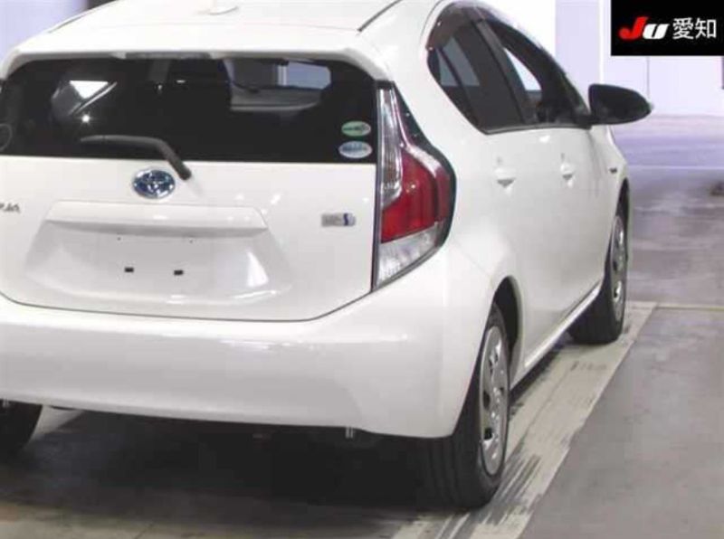  30343  TOYOTA AQUA  2016  