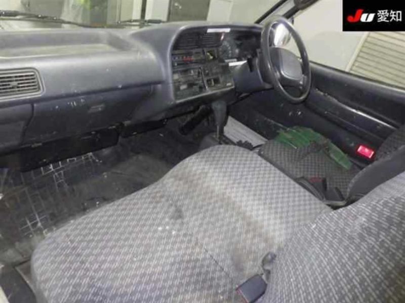  30348  TOYOTA REGIUS  2001  