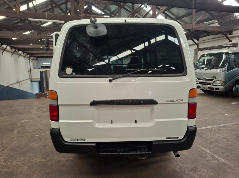 30348  TOYOTA REGIUS  2001  