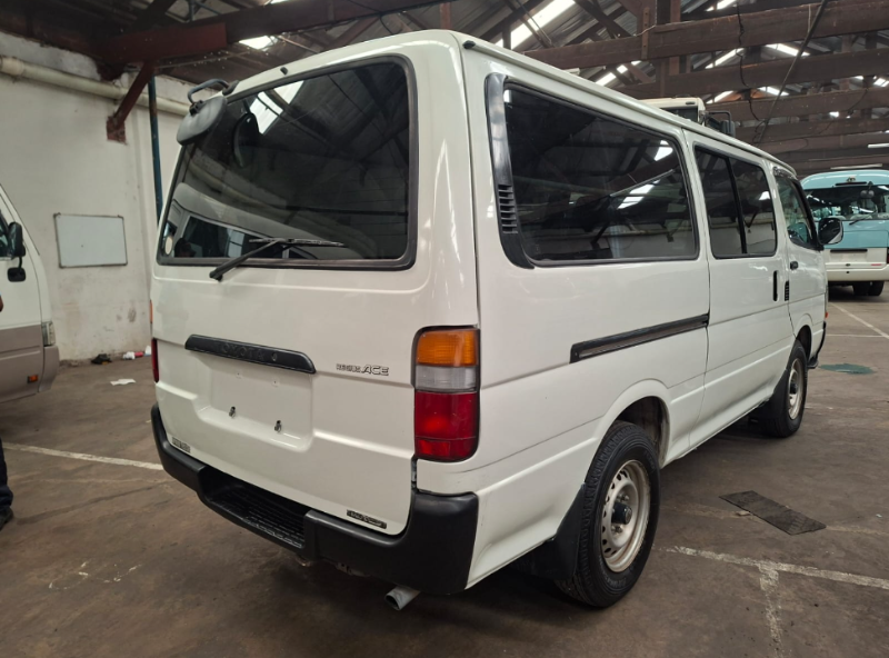  30348  TOYOTA REGIUS  2001  