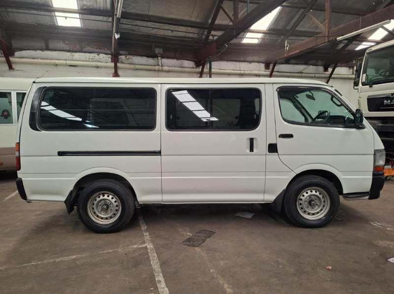  30348  TOYOTA REGIUS  2001  