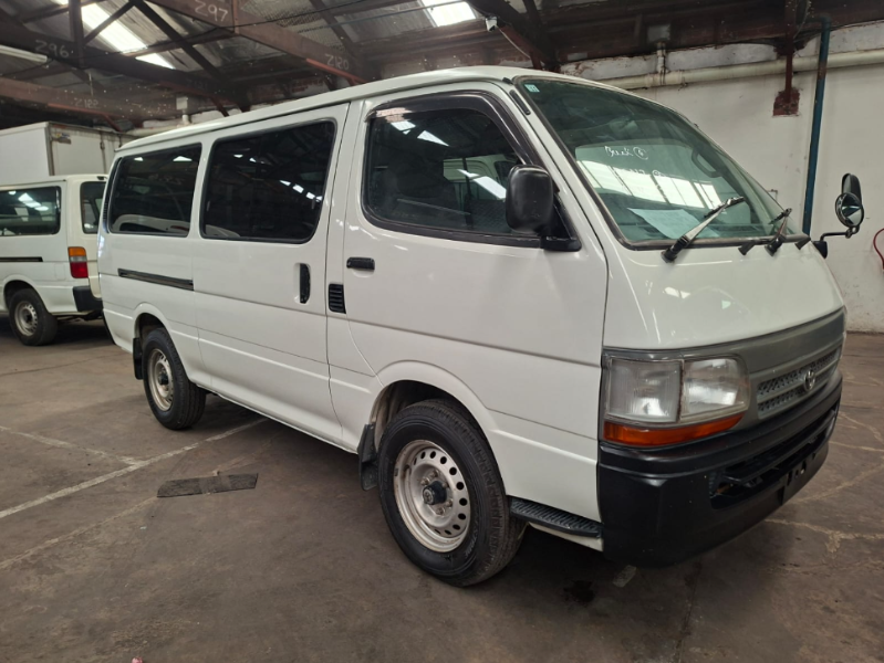  30348  TOYOTA REGIUS  2001  