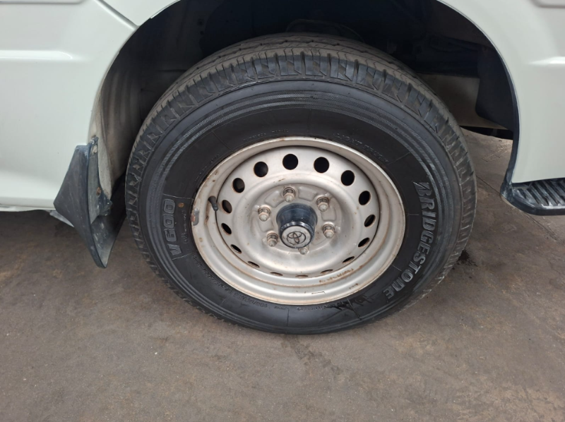  30348  TOYOTA REGIUS  2001  