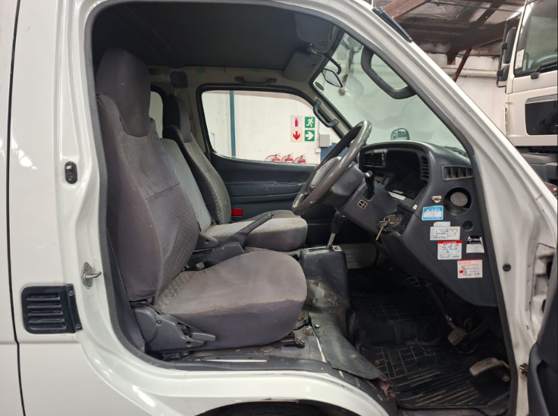  30348  TOYOTA REGIUS  2001  