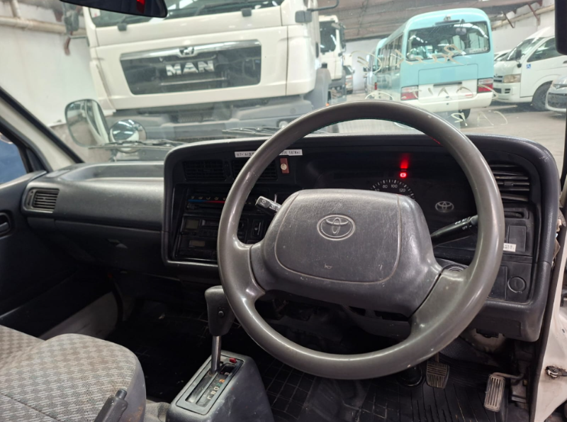  30348  TOYOTA REGIUS  2001  