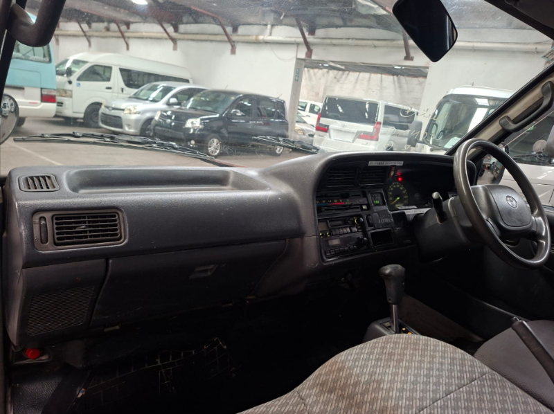  30348  TOYOTA REGIUS  2001  