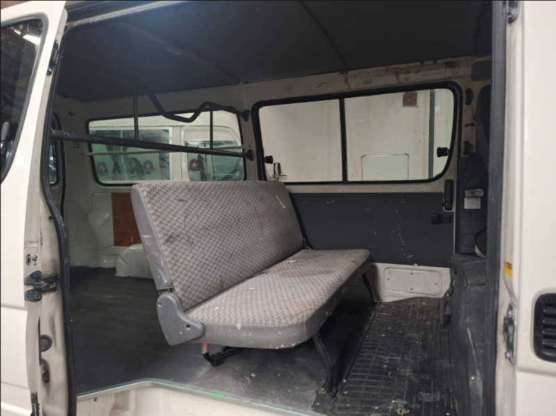  30348  TOYOTA REGIUS  2001  