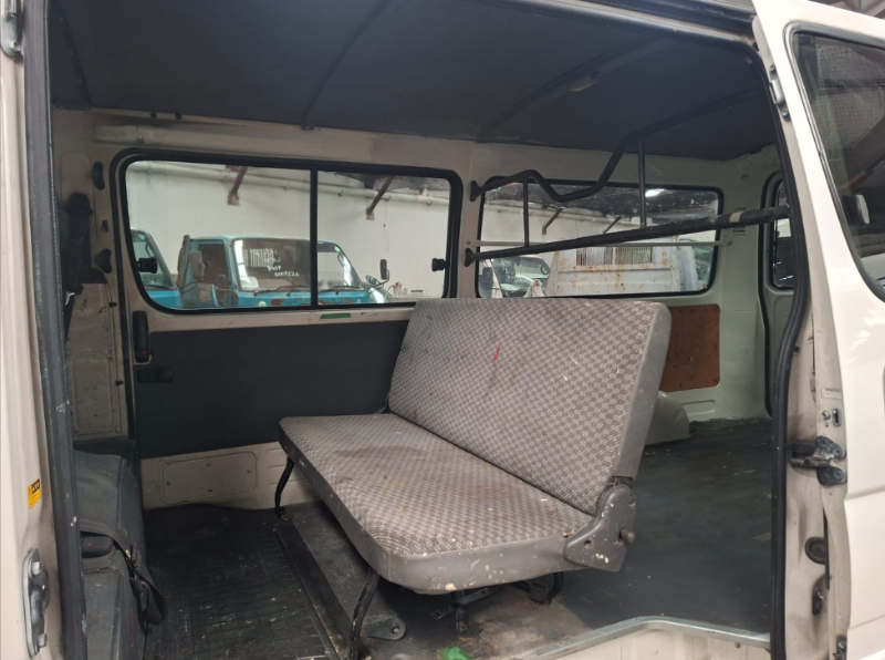  30348  TOYOTA REGIUS  2001  