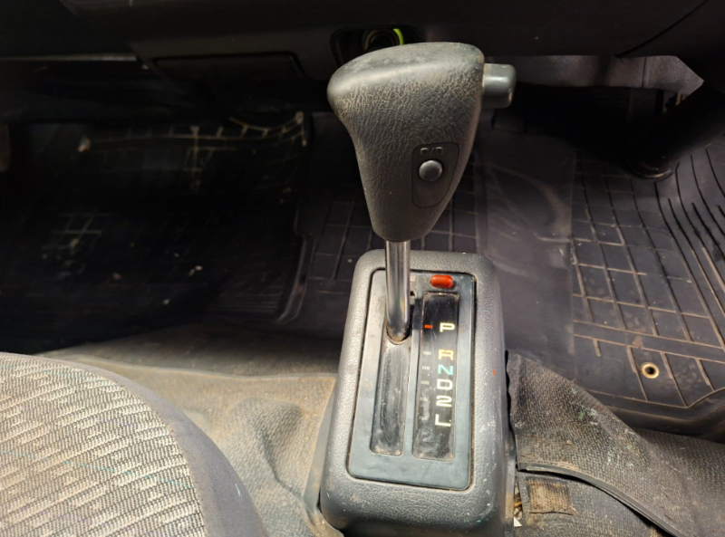  30348  TOYOTA REGIUS  2001  