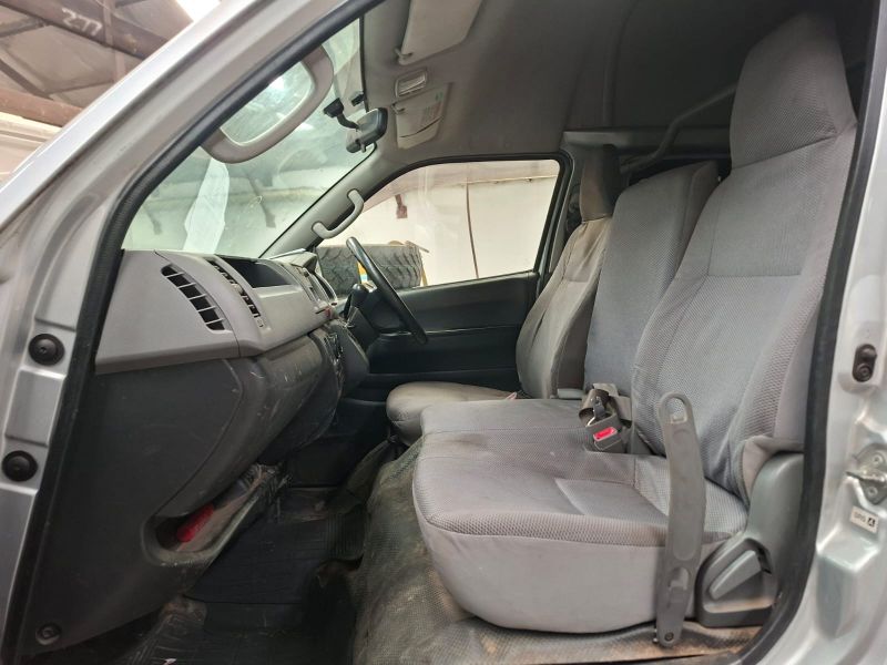  30364  TOYOTA HIACE  2005  