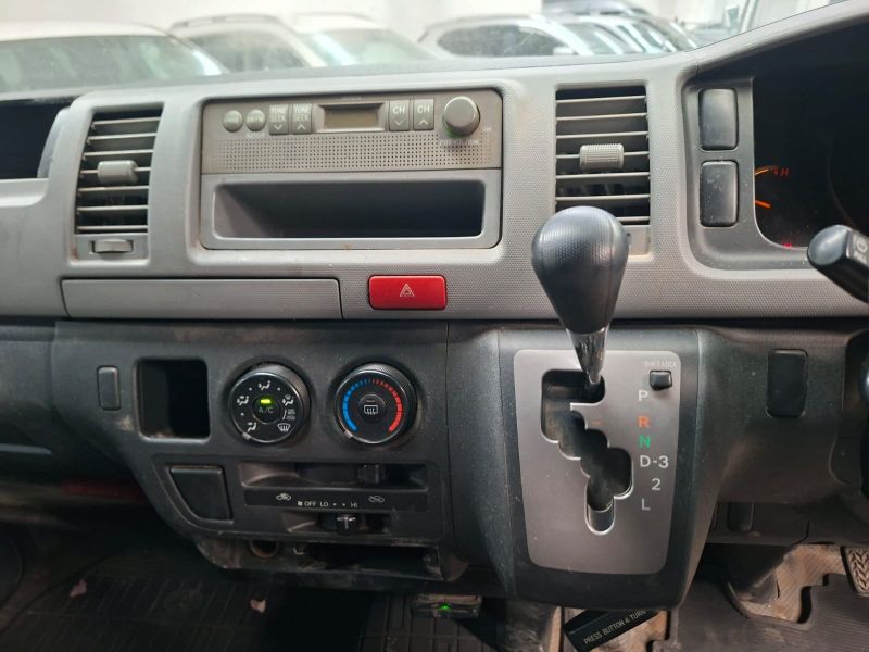  30364  TOYOTA HIACE  2005  