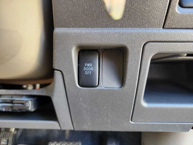  30366  TOYOTA SIENTA  2011  