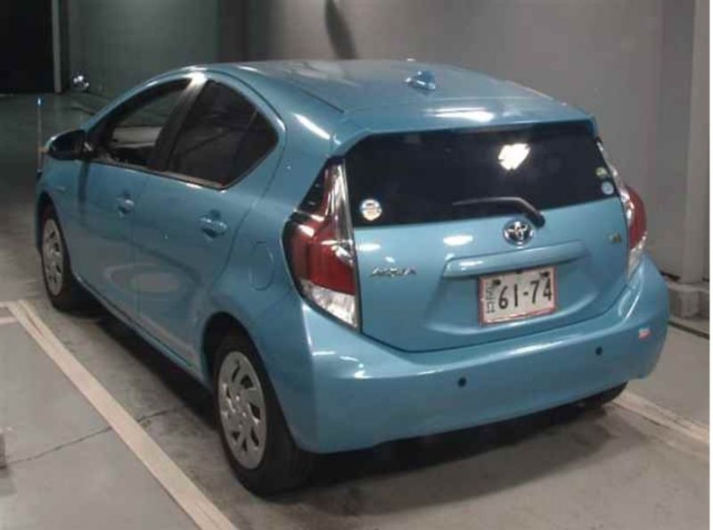  30377  TOYOTA AQUA  2016  