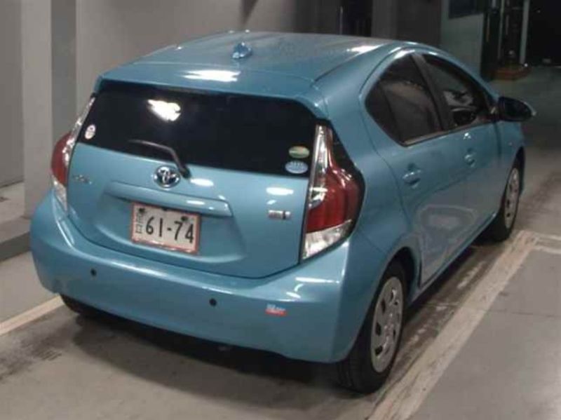  30377  TOYOTA AQUA  2016  