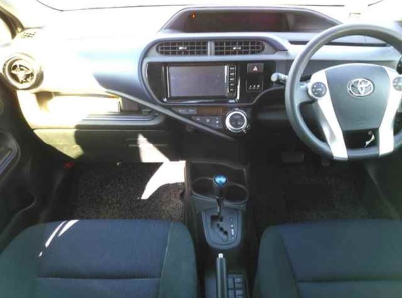  30377  TOYOTA AQUA  2016  