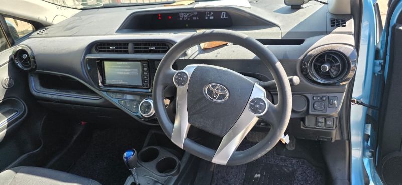 30377  TOYOTA AQUA  2016  