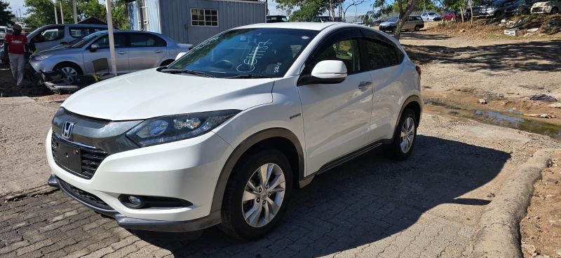  30381  HONDA VEZEL  2016 