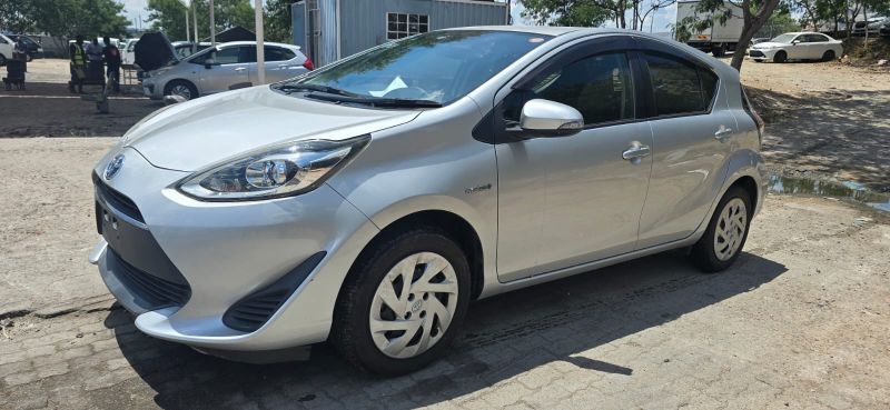  30382  TOYOTA AQUA  2018 