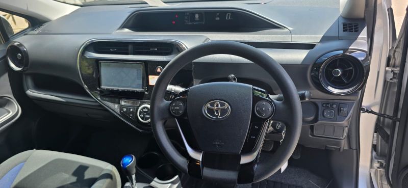  30382  TOYOTA AQUA  2018  