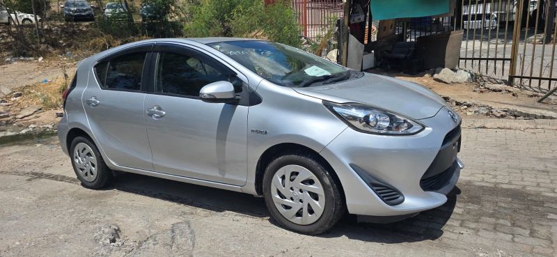  30382  TOYOTA AQUA  2018  