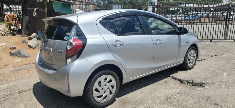  30382  TOYOTA AQUA  2018  